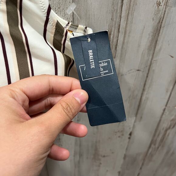 NWT Abercrombie Stripe Floral Reversible Bikini Top Tropical Womens Size Medium - Picture 2 of 5